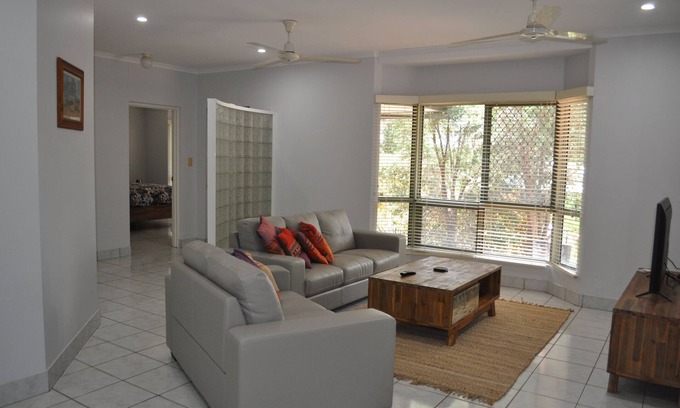 Rosebery House | Spacious family home, 45 minutes to Litchfield National Park