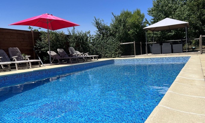 Chaunay House | Spacious farmhouse with private pool and large garden