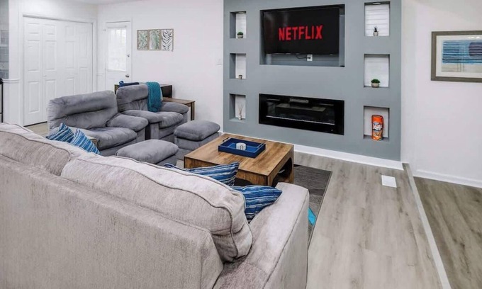 Charlotte House | Spacious|Firepit|Fillmore |Family|Pets|Work Ready