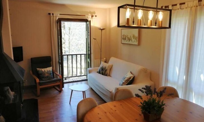 Pla de l'Ermita Apartment | Spacious flat with garden and swimming pool Herbasabina 5 Vall de Boí