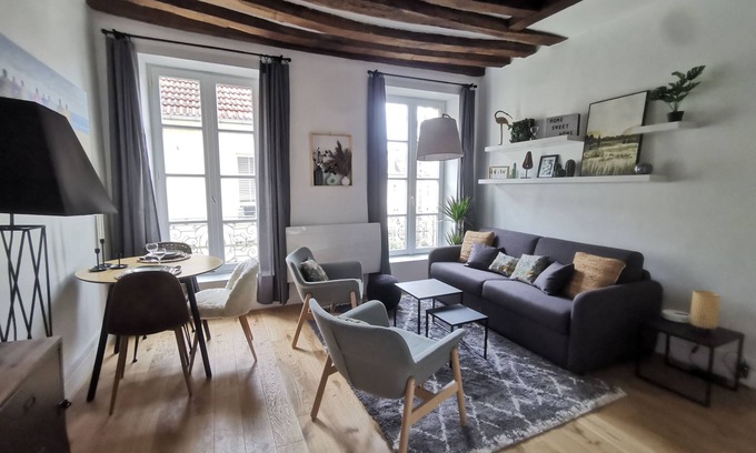 Saint-Germain-en-Laye Apartment | Spacious studio in the historic center of Saint-Germain-en-Laye