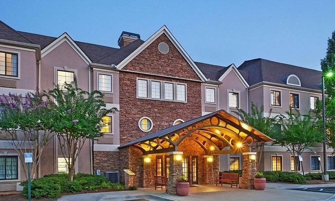 Alpharetta Hotel | Spacious Good-Value 2BR Accommodation! Free Breakfast, Pet-friendly Property!
