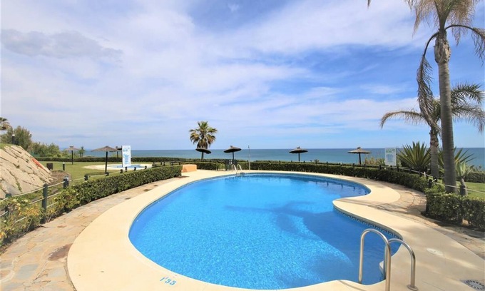 Buenas Noches Apartment | Spacious ground floor apartment with air-con, Close to beach, pools and Estepona town