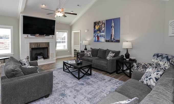 Hazel Green House | Spacious Hazel Green Home w/Fireplace, Yard!