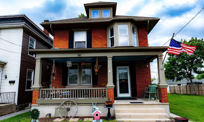 York Apartment | Spacious Home a mile away of York expo center