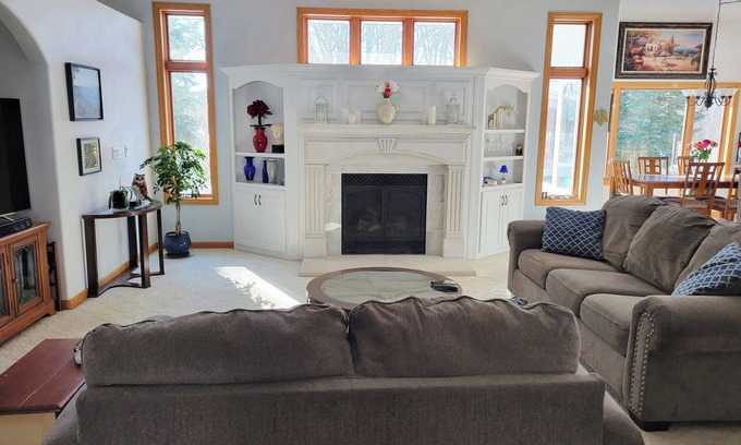 Howard House | Spacious Home for the NFL Draft