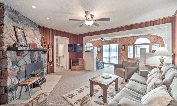 Chetek House | Spacious Home w/Deck on Lake Chetek!
