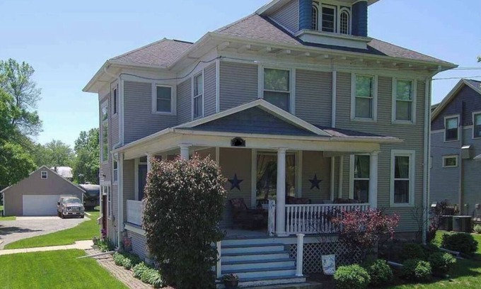 Oshkosh House | Spacious home with extras for your Air Venture week! Sleeps up to 10.
