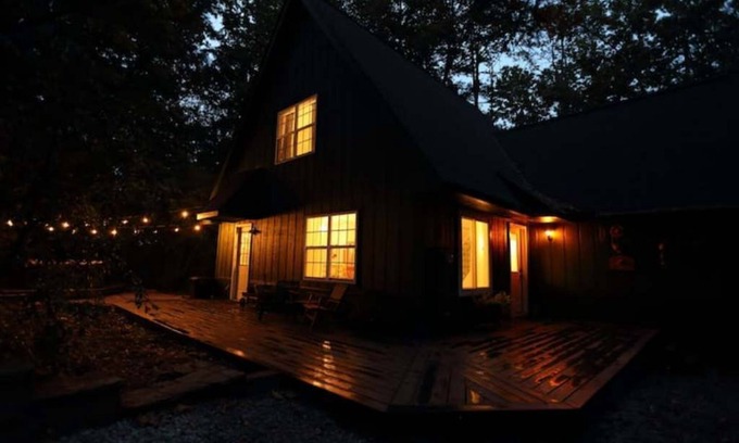 Benton House | Spacious house on the Ocoee River!