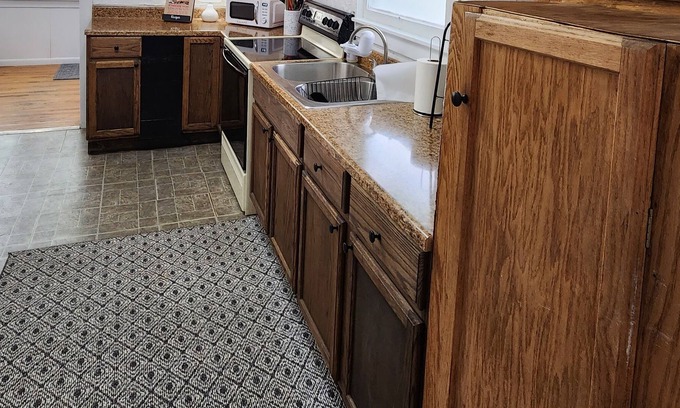 Mount Vernon House | SPACIOUS HOUSE ON 3RD. THREE BEDROOMS TWO BATHS. WASHER DRYER. LARGE YARD