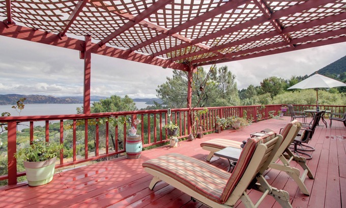 Kelseyville House | Spacious Kelseyville Home w/Large Lakefront Deck!