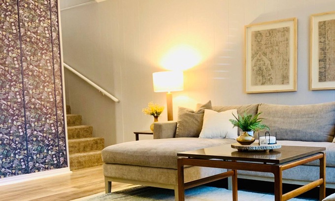 Sherwood House | Spacious, King bed, dog friendly, easy access to I 67.