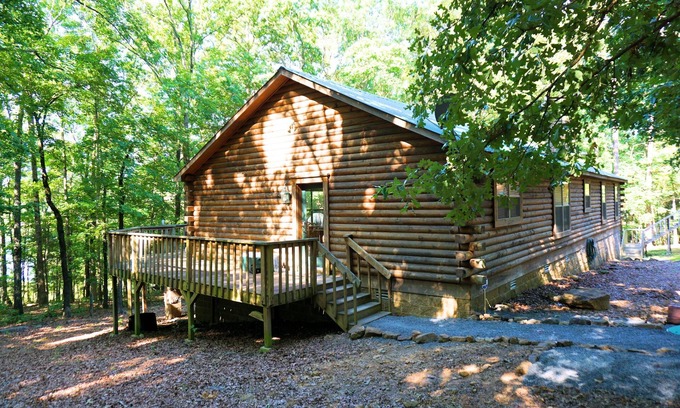 Higden Cabin | Spacious Lakefront Log Home Retreat