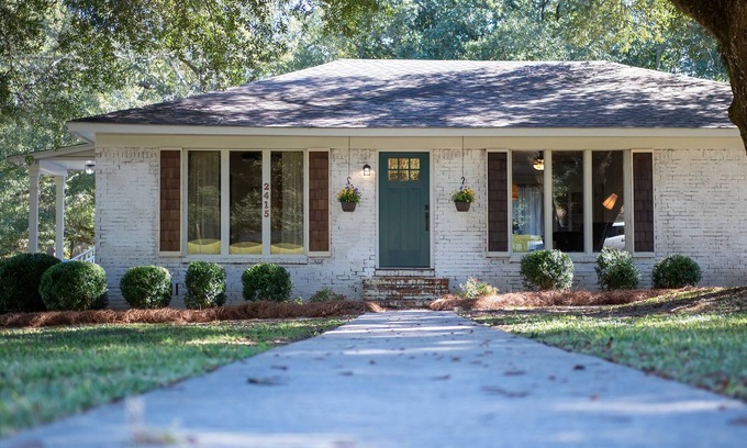 Laurel House | Spacious Laurel Home Near Historic DIstrict