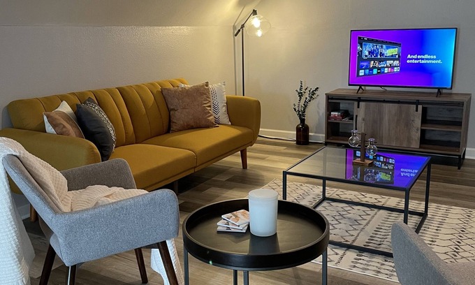 Florence House | SPACIOUS LOFT STEPS AWAY FROM DT FLORENCE!