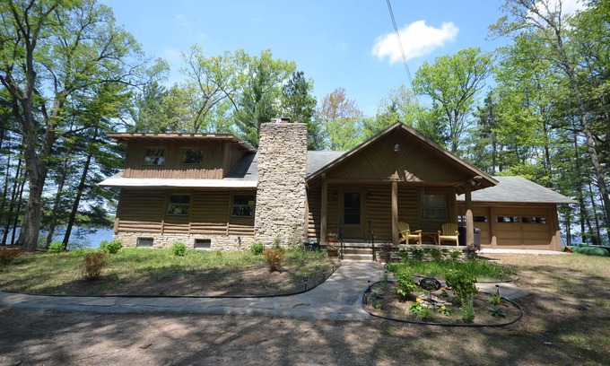 Interlochen House | Spacious log home on Green Lake. Waterfront. Dog ok.