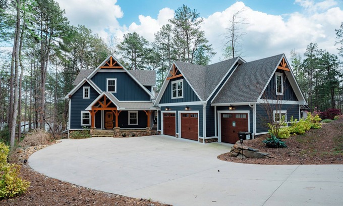 West Union House | Spacious Luxury Lakefront Home w/Hottub, Outdoor Sauna, & Gym Near Clemson