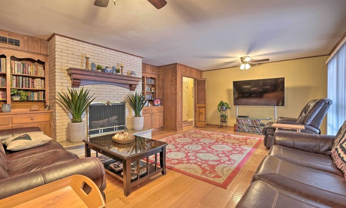 Whitehaven House | Spacious Memphis Home - Walk to Graceland