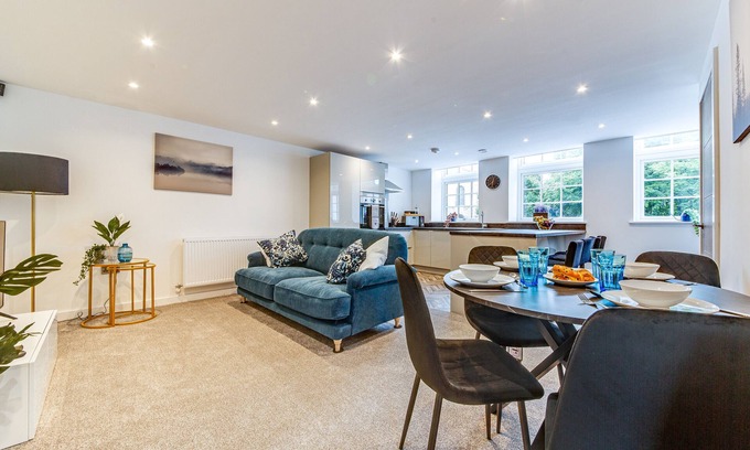 Worksop House | Spacious & Modern 2-Bedroom House