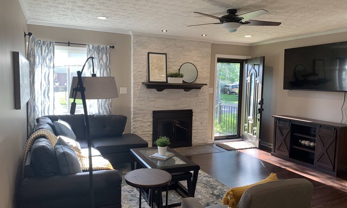 Whitehall House | Spacious, modern 4 bd, 2 bath w/upscale backyard