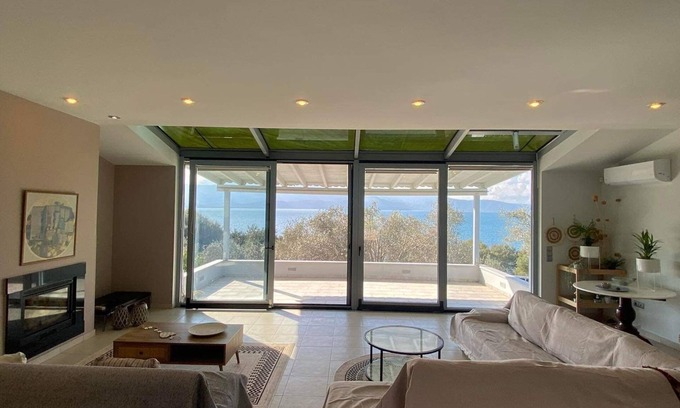 Mytilene House | Spacious , modern beachfront maisonette in a verdant suburb near the city centre