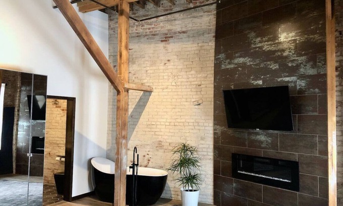 Dubuque Apartment | Spacious + modern loft with 3 bedrooms & game room
