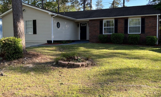 Harbison House | Spacious Modern Ranch with Bonus Room