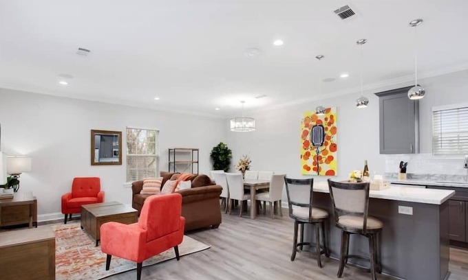 South 7th Ward House | Spacious NEW HOME- Perfect for short term travel