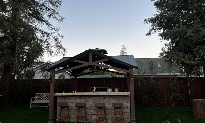 Crossgate Resort | Spacious newly remodeled indoor/outdoor space. Walking distance hikiing trails