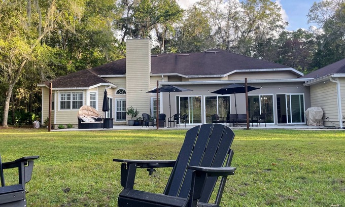 Gainesville House | Spacious oasis in the city. Gainesville. Great backyard. 4 Bedrooms 3 baths.