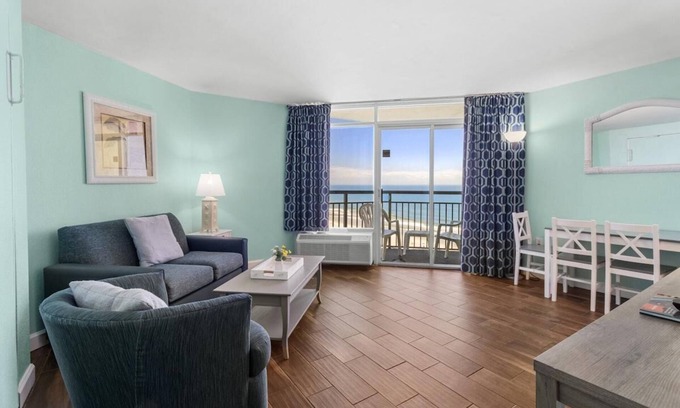 Myrtle Beach Hotel | Spacious Ocean View King:11th Flr Hot Breakfast