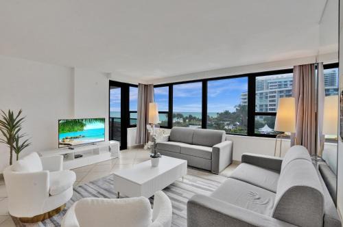 Mid Beach Apartment | Spacious Ocean View Resort Beach Condo 601