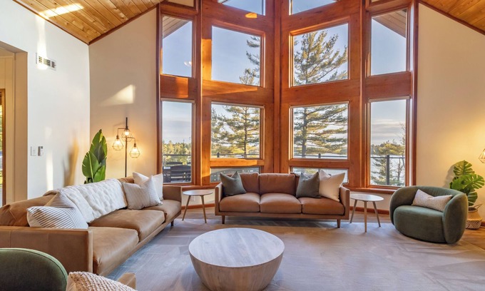 Hancock House | Spacious Oceanfront Chalet: Hot tub, Sunset Views, Game room