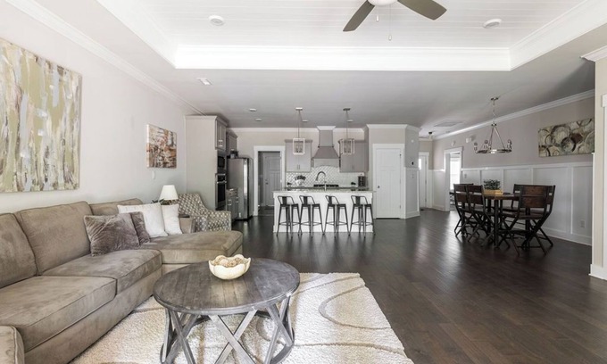 Belle Mina House | Spacious One Level Ranch Style Luxury Townhouse