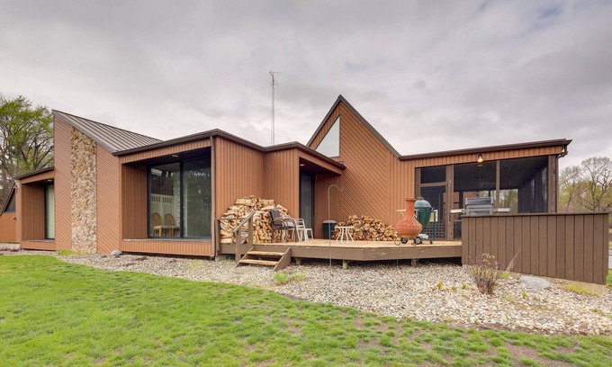 Donaldson House | Spacious Plymouth Hideaway on Acreage w/Lake!