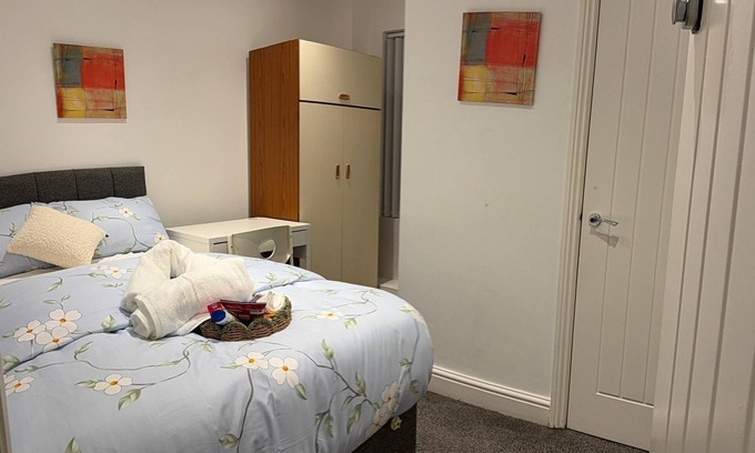 Anfield House | Spacious Private Room w/Ensuite Near Anfield Stadium