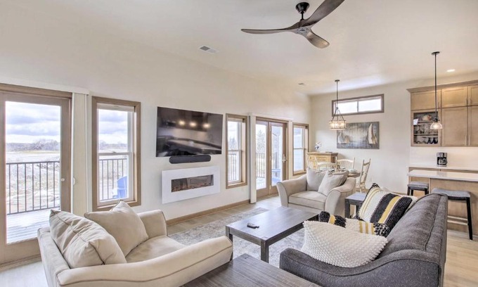 Pipe House | Spacious Recently Built Home Less Than 1 Mi to Lake!