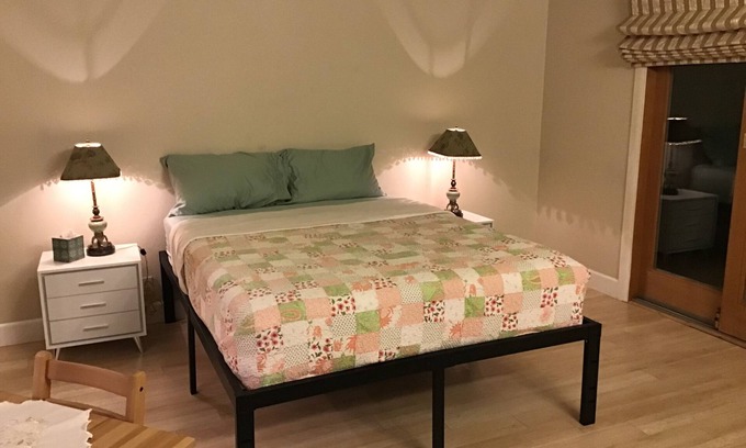 Turtle Rock Apartment | Spacious Relaxing Upscale Studio prestigious Neighborhood