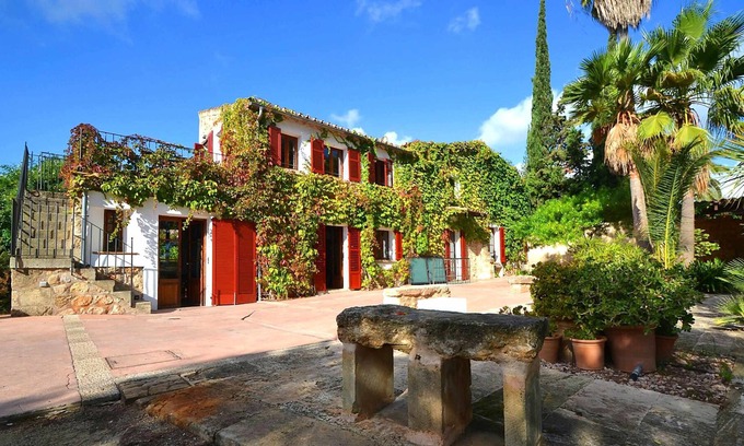 Consell House | Spacious renovated house with pool in Consell up to 12 people