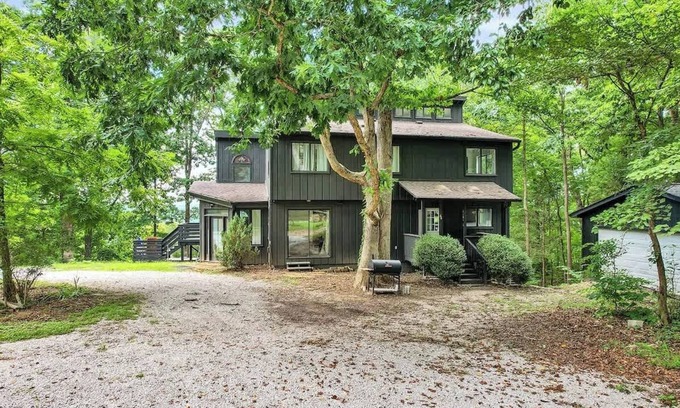 Sewanee House | Spacious Retreat on the Cliffside