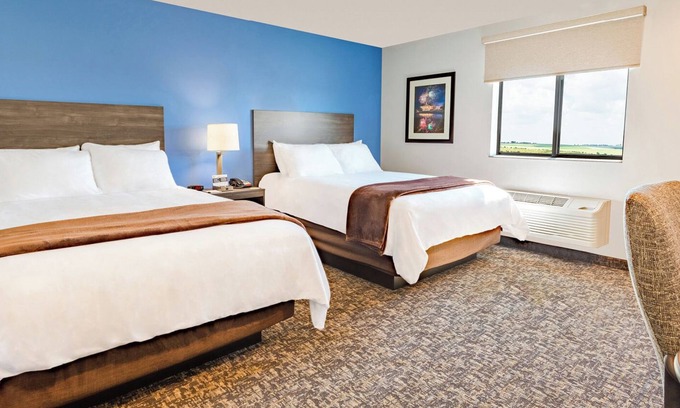 Idaho Falls Hotel | Spacious Room with Kitchen and Amenities Near Mountain America, Pet-Friendly