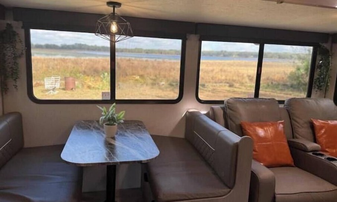 Dunnellon House | Spacious RV-water view Near spring No cleaning fee