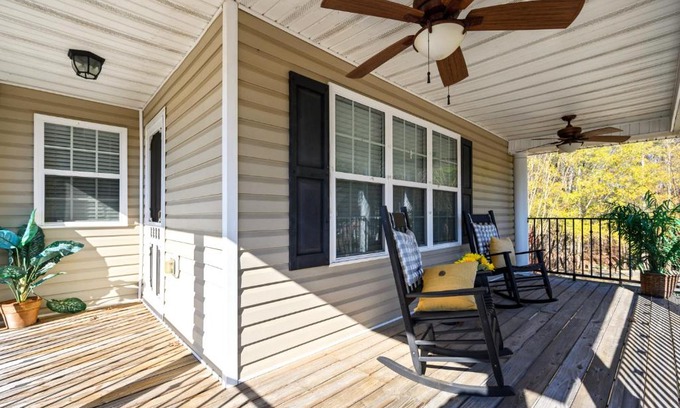 Acworth House | Spacious Serene 3BR Near LakePoint & DT Acworth