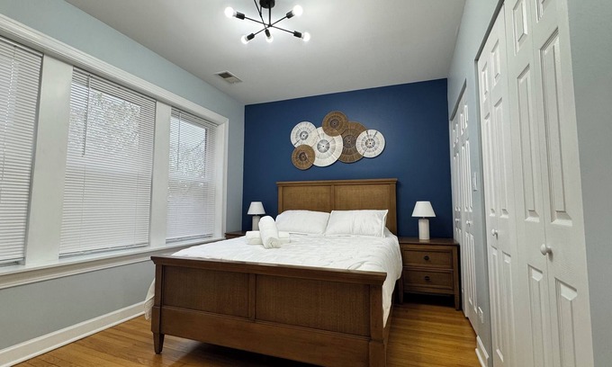 Skokie Condo | Spacious Skokie Retreat - 2BR/2BA - Mins to Chicago, mall & Train
