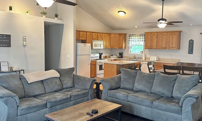 Geneva House | Spacious- SPIRE, GOTL, Wine Country, Beach