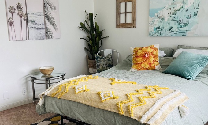 Gardena Apartment | Spacious Studio in the heart of Gardena.