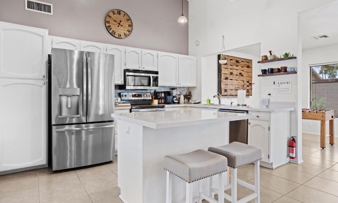 Scottsdale Vista North Apartment | Spacious stunning ranch house, hot-tub and private basketball court, near WestWorld, TPC