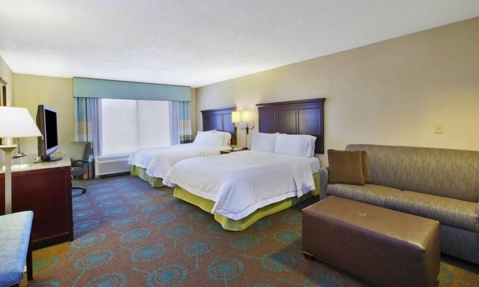 South Bend Hotel | Spacious Suite w/Free Breakfast & Access to Swimming Pool – Great for Families
