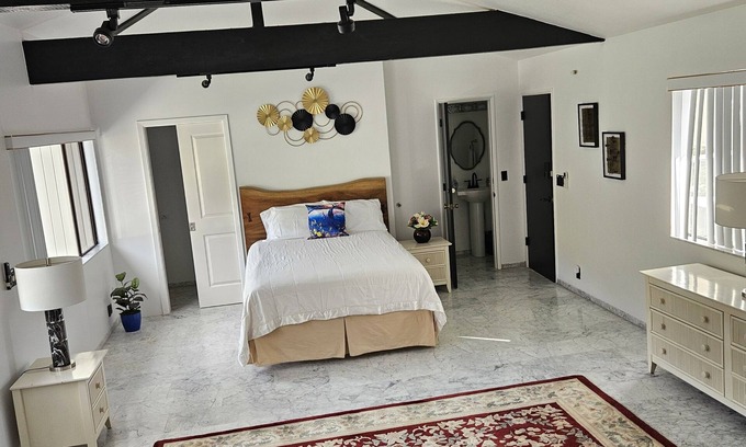 Kaneohe Villa | Spacious Suite With Office (Unit A)