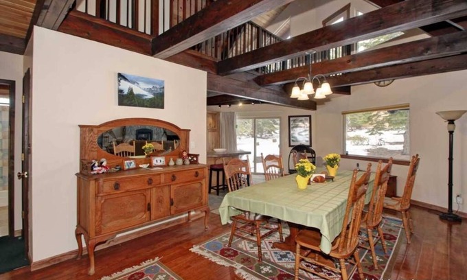 North Upper Truckee House | Spacious Tahoe Chalet 4 Bedrooms/3 Bathrooms